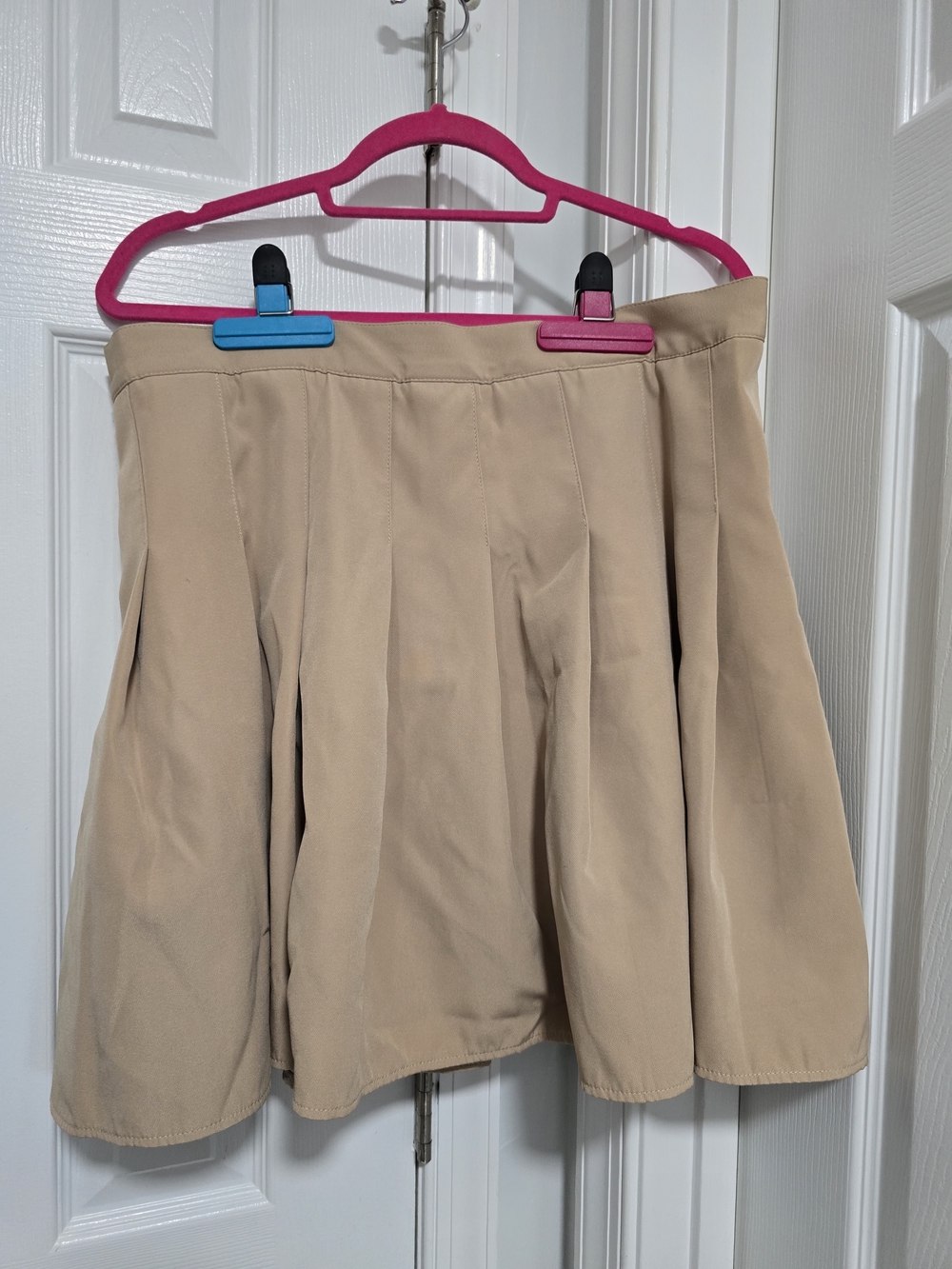 Beige Pleated Women’s Plus Size Skort